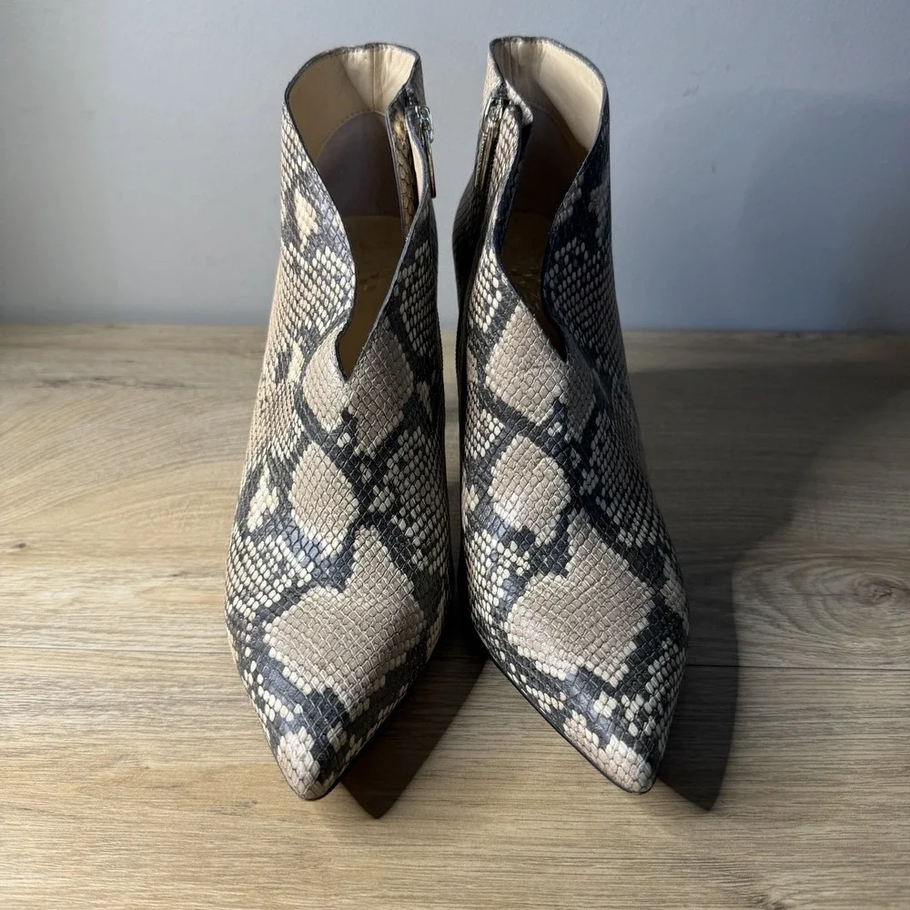Vince Camuto Sestrind Snakeskin Ankle Boots‎ Heeled Pointed Toe Booties Size 9